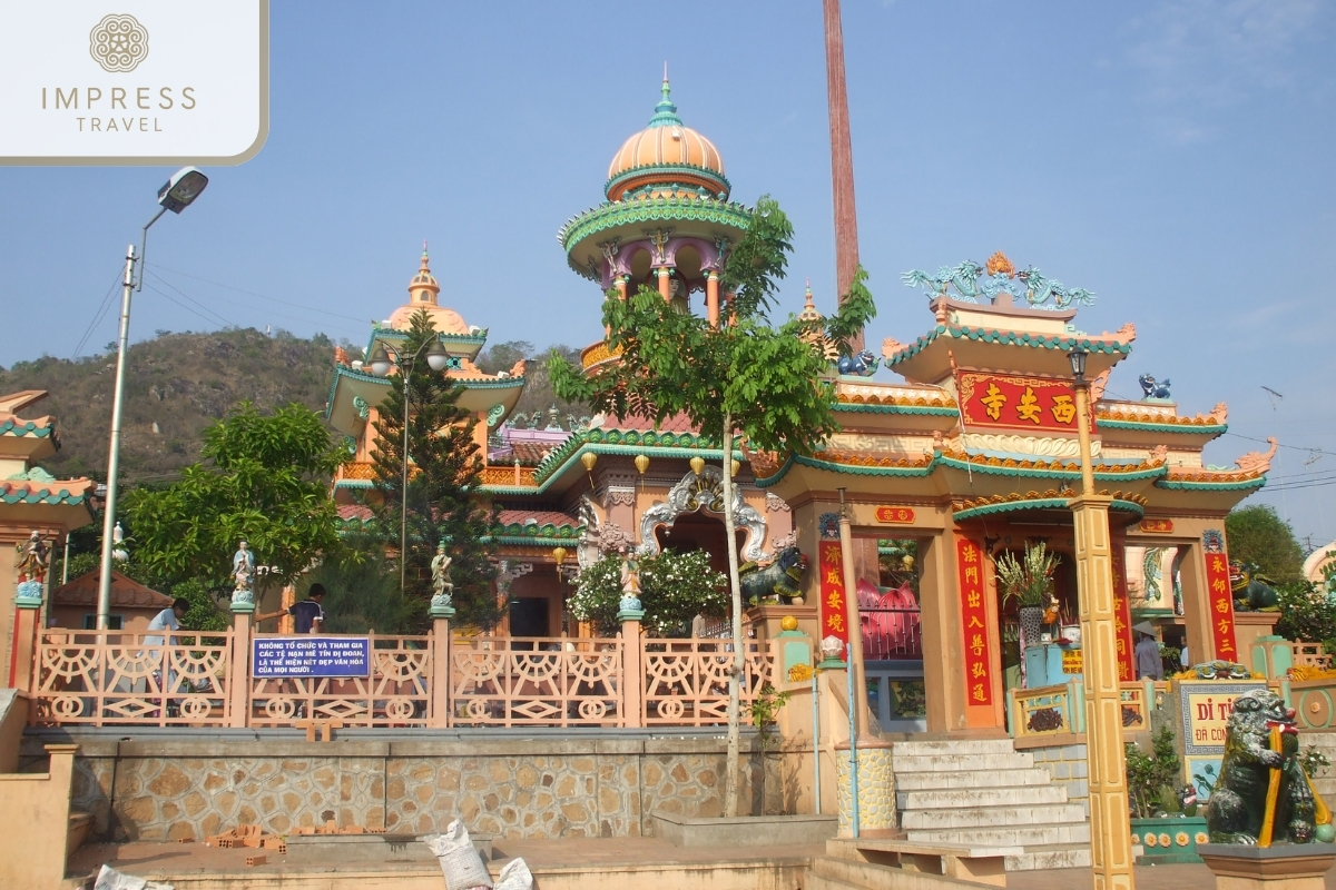 Tay An Pagoda in tour to visit Sam Mountain in Chau Doc 