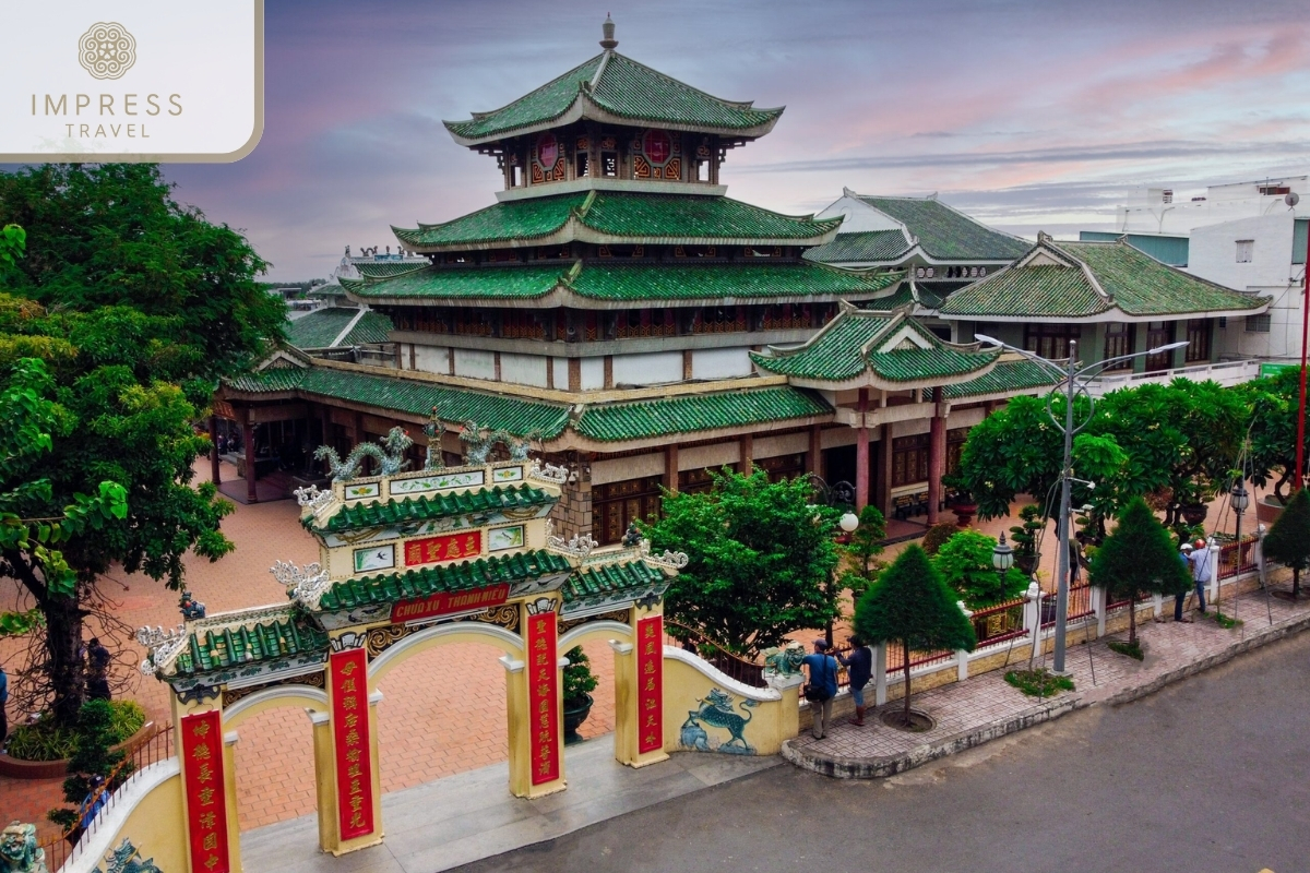 Ba Chua Xu Temple in tour to visit Sam Mountain in Chau Doc 