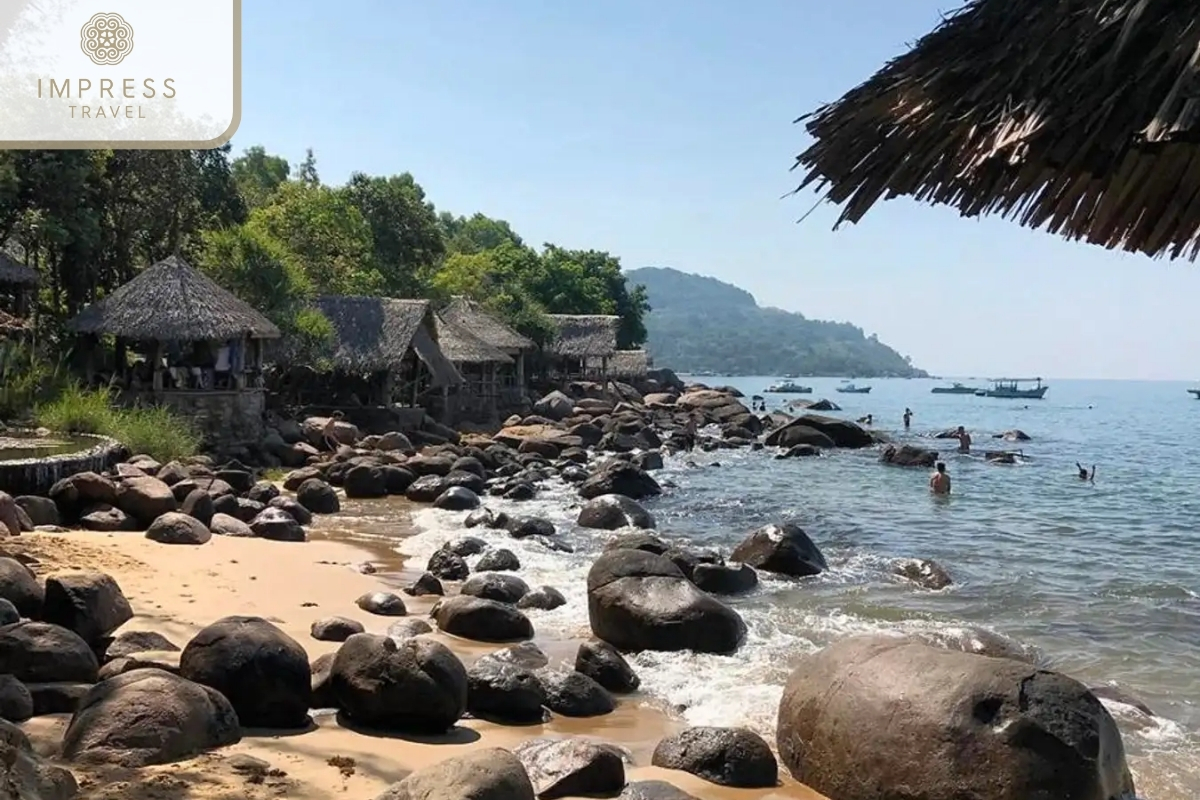 Black Stone Beach of Tours from Tien Sa Port to explore Danang