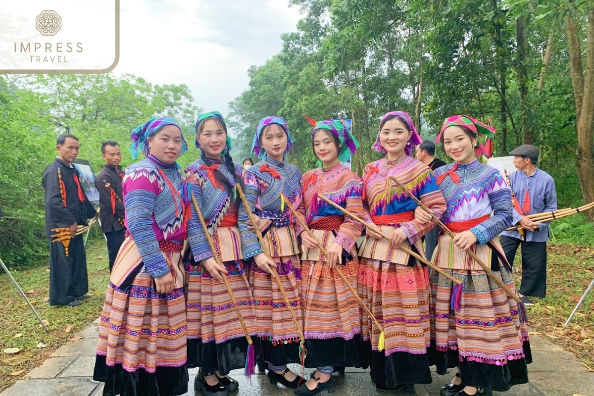 Interaction with local ethnic minorities- Trekking tour from Lao Chai to Ta Van by Sapa Tours 