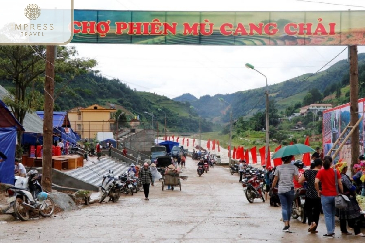 Mu Cang Chai Market in Trekking Tours To Discover The Giay People In Mu Cang Chai 