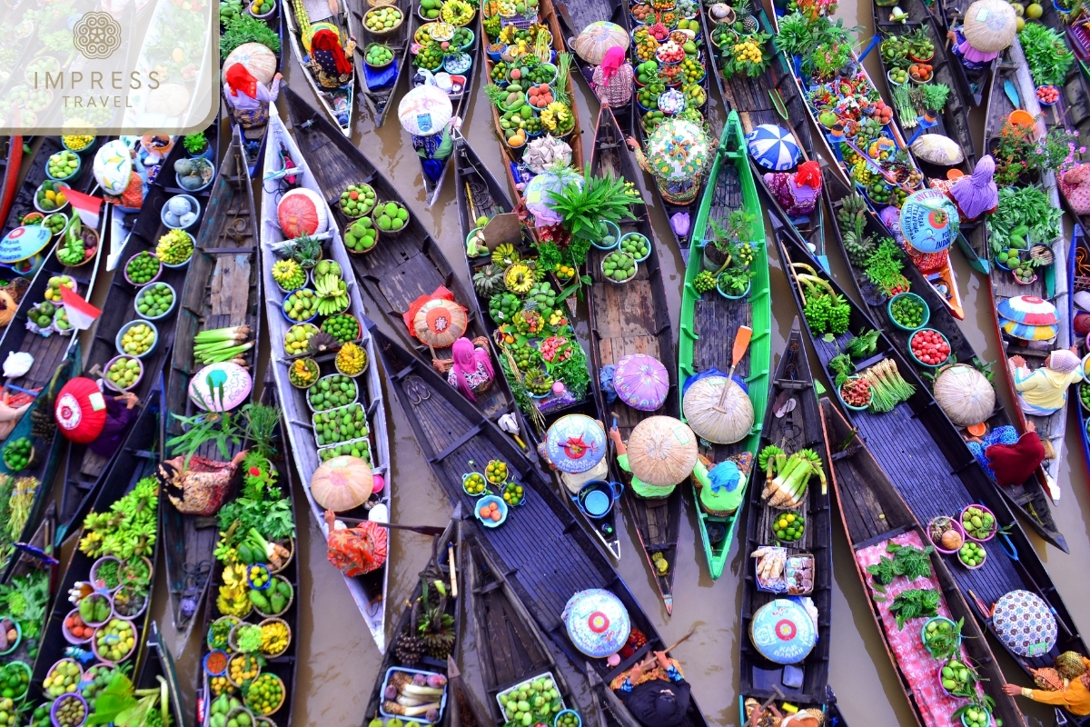 Exploring the Floating Market in Cai Be fruit orchard in Tien Giang 