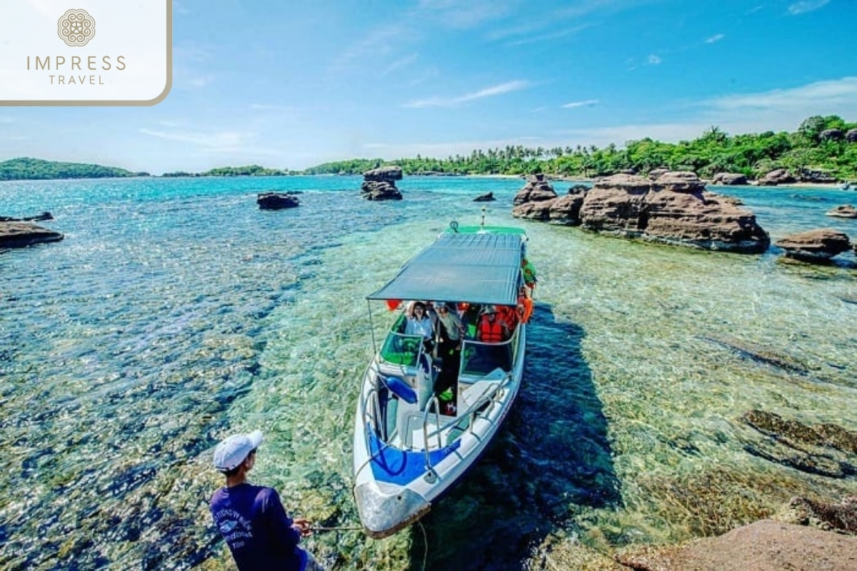 Canoe Ride of photo tours at Gam Ghi Island