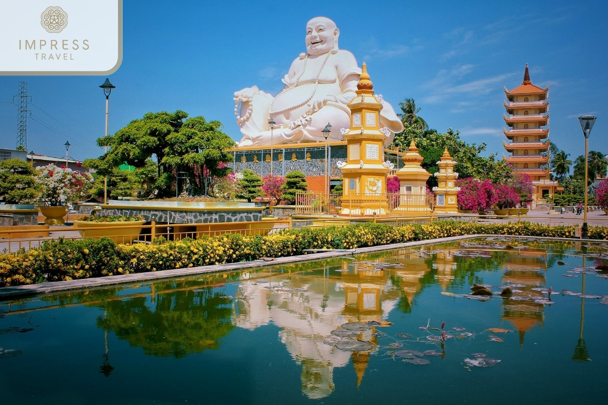 The Vinh Trang Pagoda - advantages of the Mekong River to attract tourists