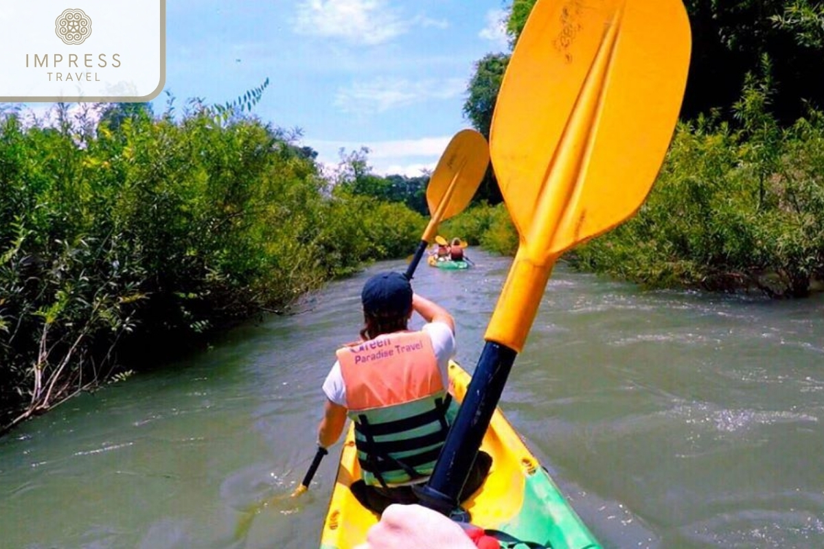 Kayaking on the river - advantages of the Mekong River to attract tourists