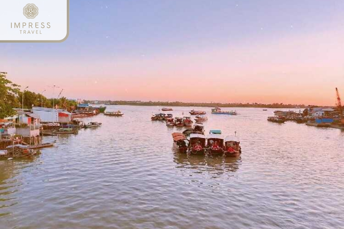 Vinh Long Market of visting Cai Be Floating Market's Vibrance