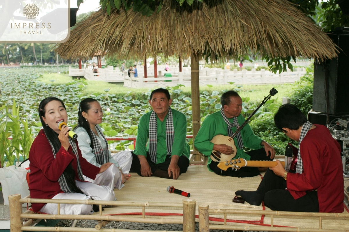 Don Ca Tai Tu of visiting Cai Be Floating Market's Vibrance 