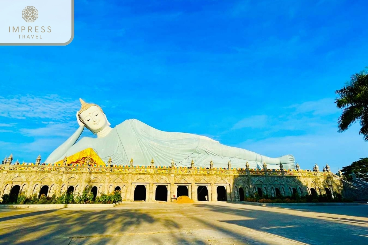 Som Rong Pagoda in Mekong Delta and Cambodia Tour Package