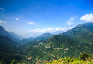 O Quy Ho Pass Glass Bridge in Sapa