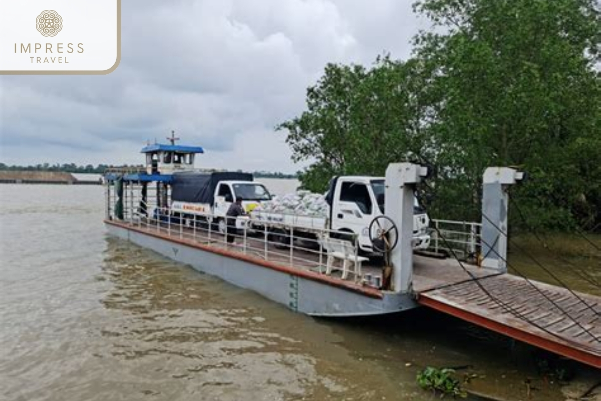 Phong Nam Ferry 