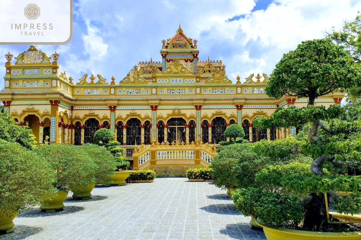 Vinh Trang Pagoda of Mekong Delta Tour with Small Group