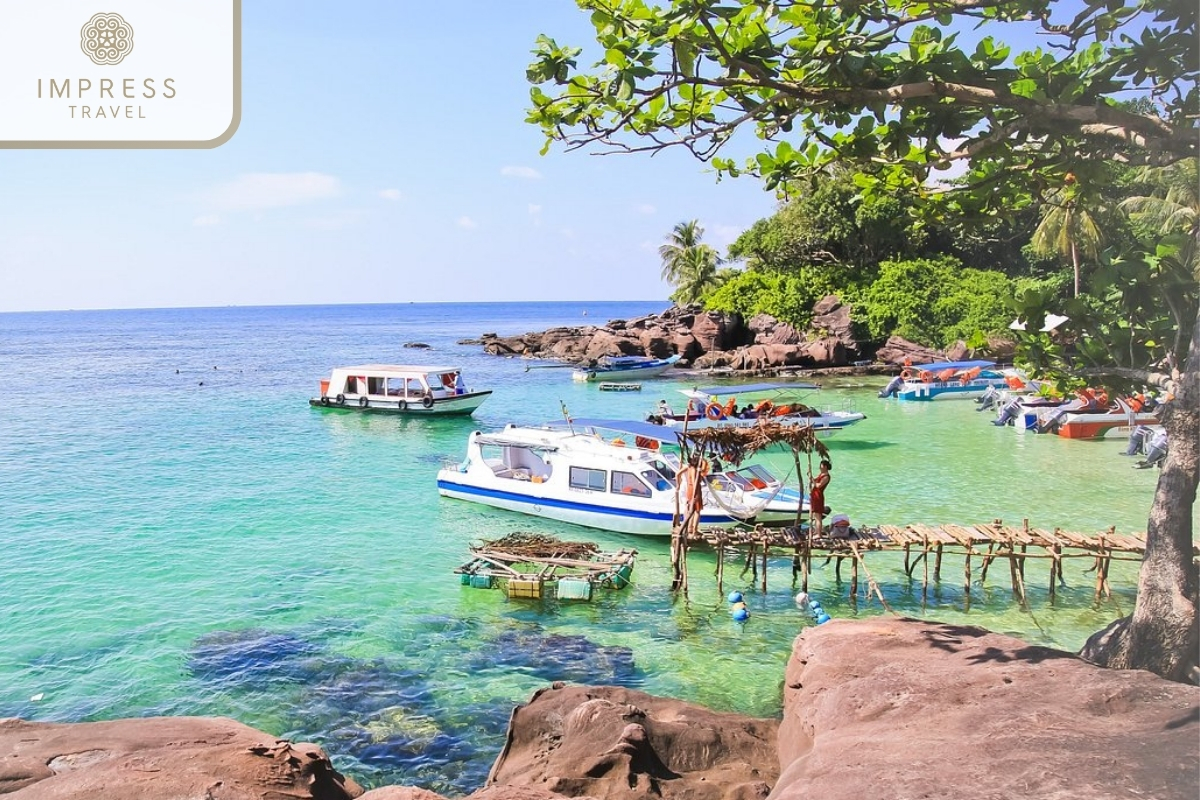 Hon Mong Tay in Boat Tour of Four Islands