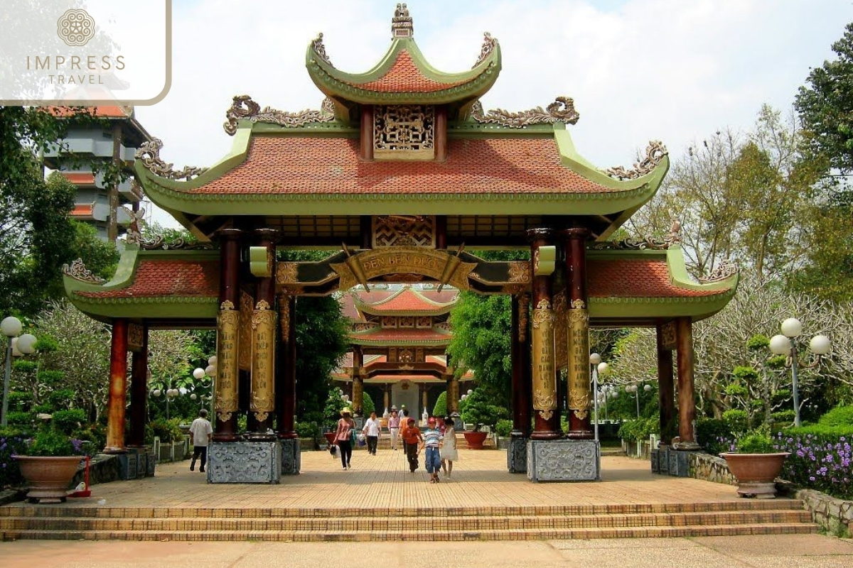 Cu Chi Tunnels the Cao Dai Temple and Cu Chi Tunnels 