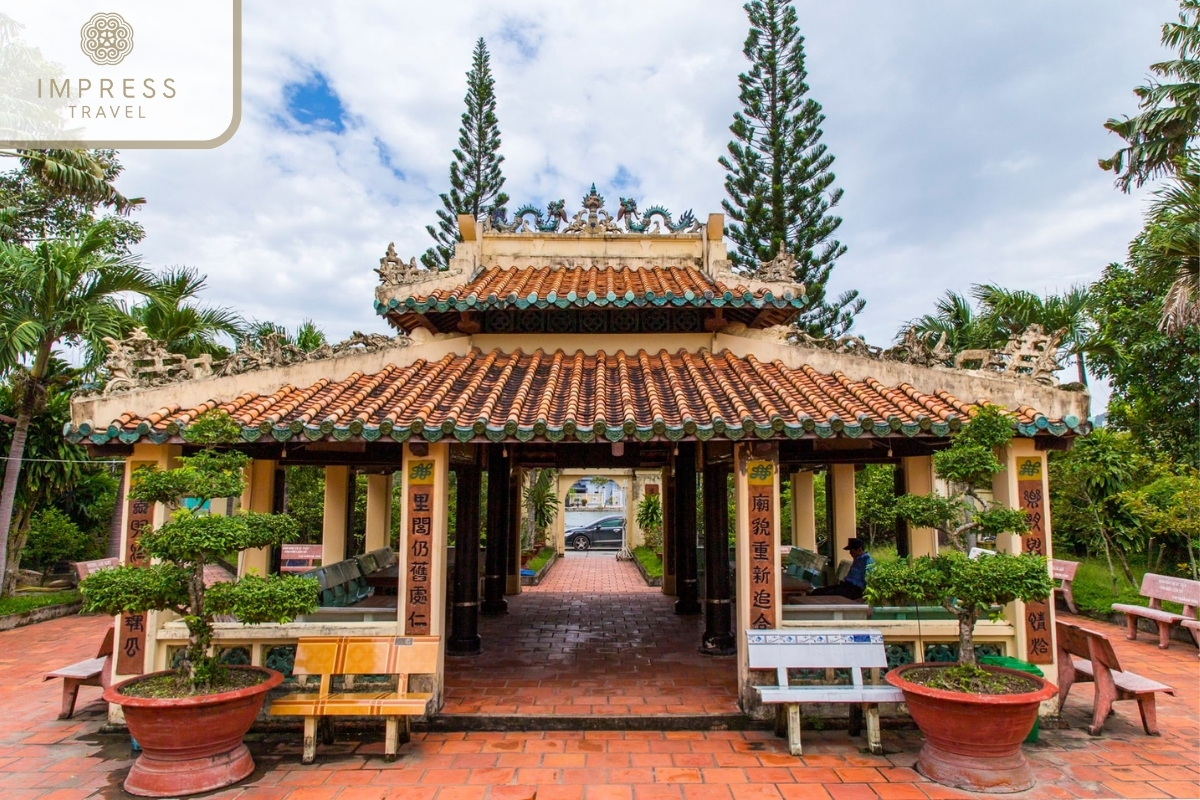 Mac Cuu Tomb in Phu Quoc Island Tour by Boat