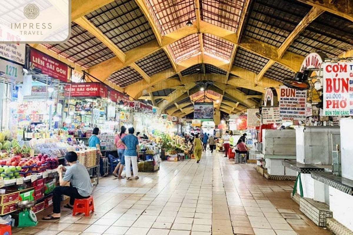 Shopping at Ben Thanh Market