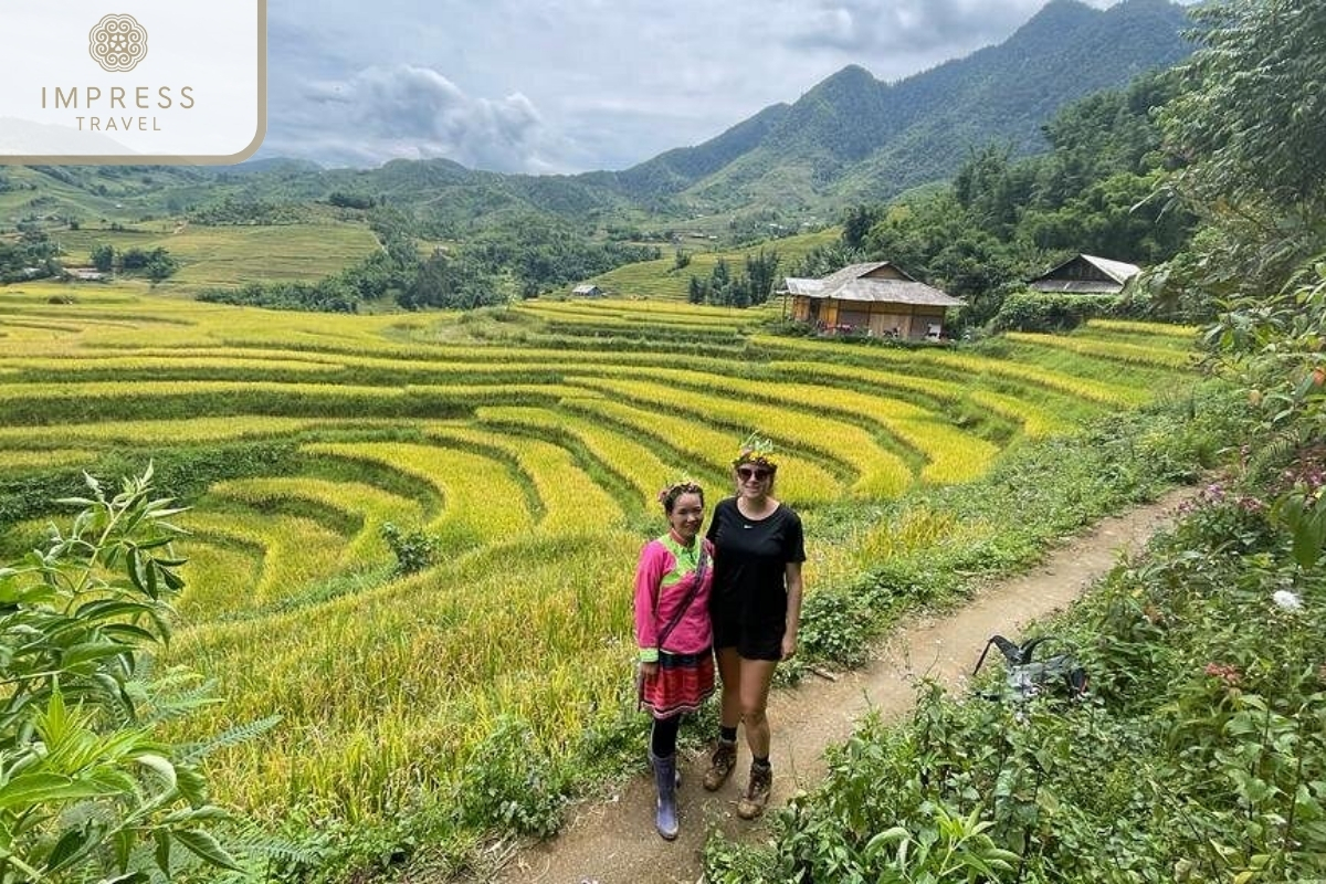 Come to Muong Hoa Valley in Red Dao Female Trekking Guides