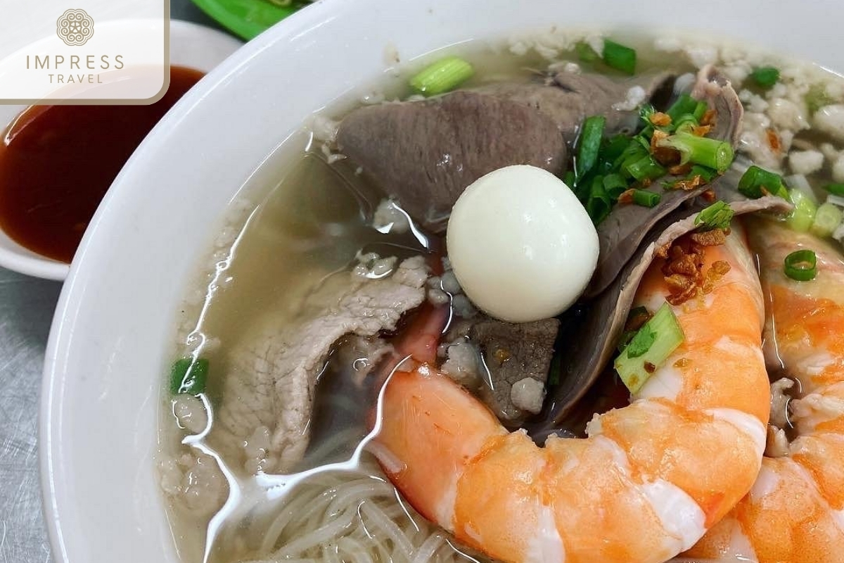 Hu Tieu (Vietnamese Noodle Soup)