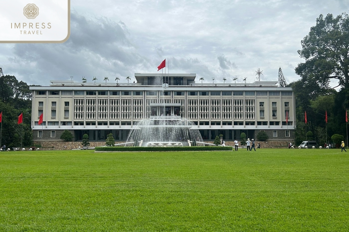 Independence Palace for the Ho Chi Minh City Tour in a Classic US Army Jeep