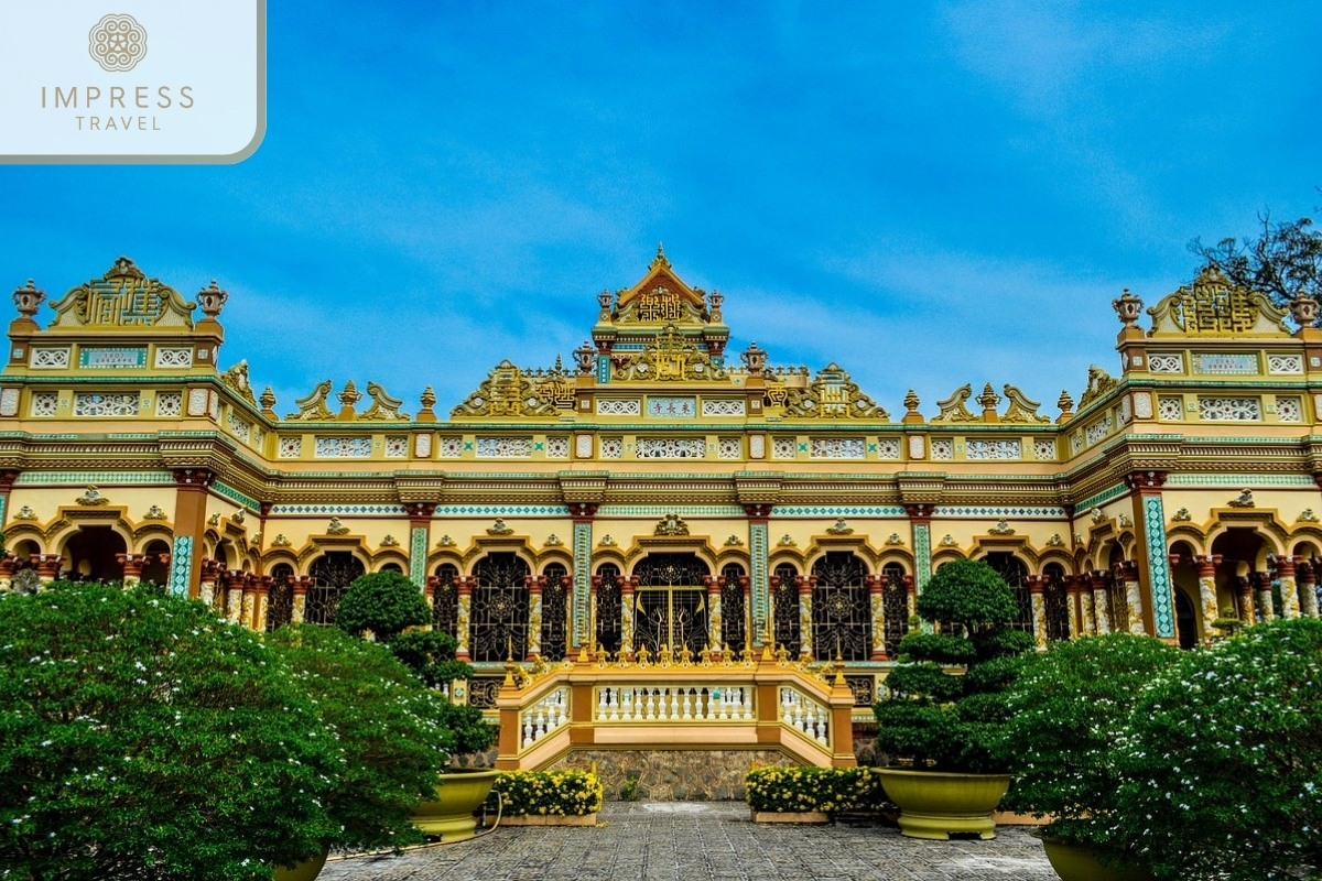 Vinh Trang Pagoda in My Tho and Ben Tre