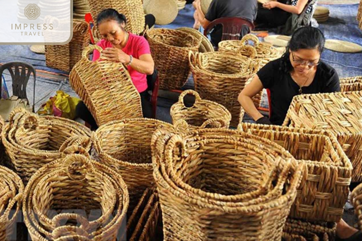 handicrafts in Shopping at Dam Market Nha Trang