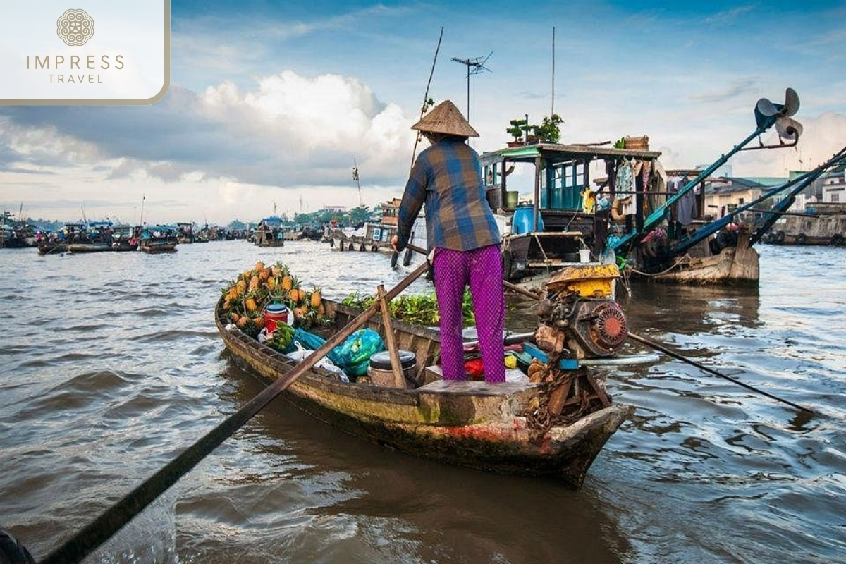 Cai Rang floating market 