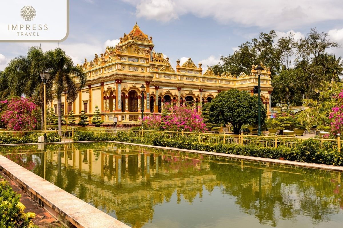 Vinh Trang Pagoda in Outstanding Mekong Tours for 2024-2025