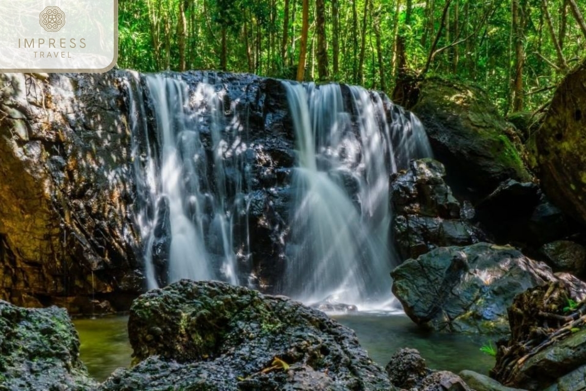 Suoi Tranh Waterfall