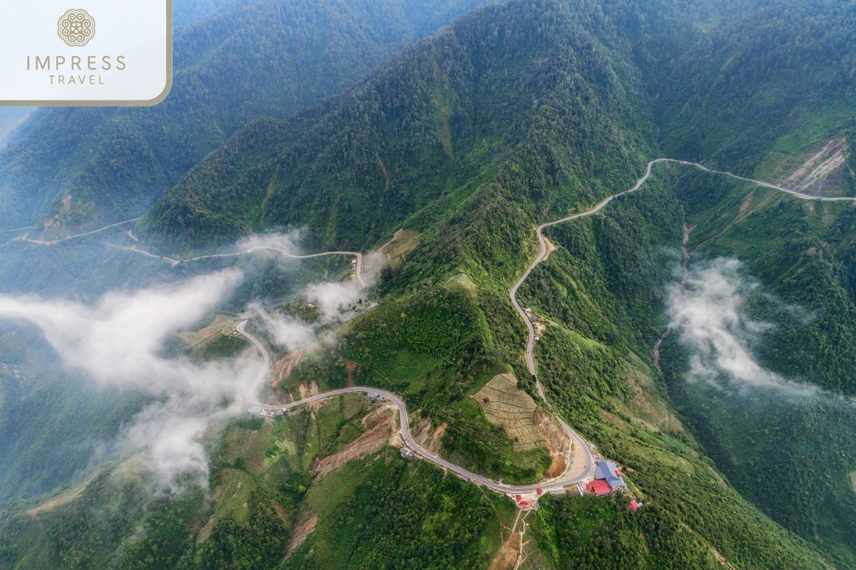 Khau Pha Pass for Trekking through villages and rice terraces in Mu Cang Chai