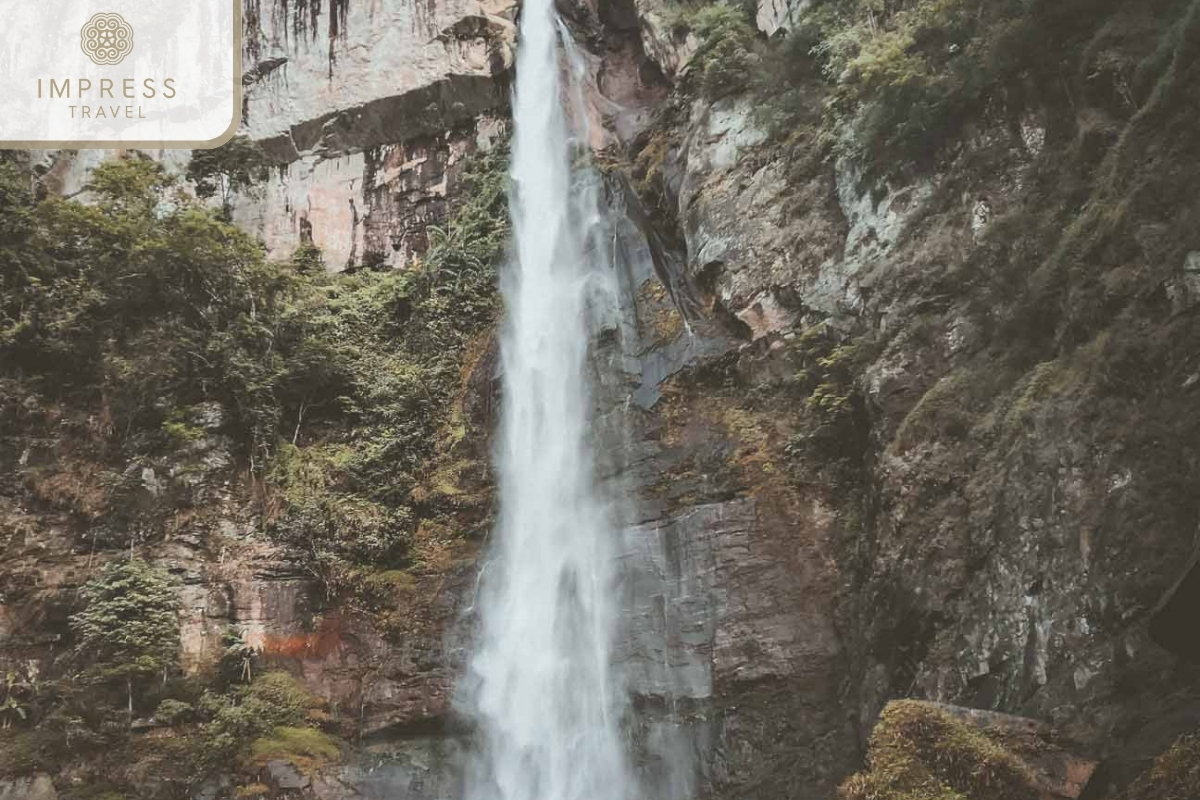  Hang Te Cho Waterfall in Mu Cang Chai