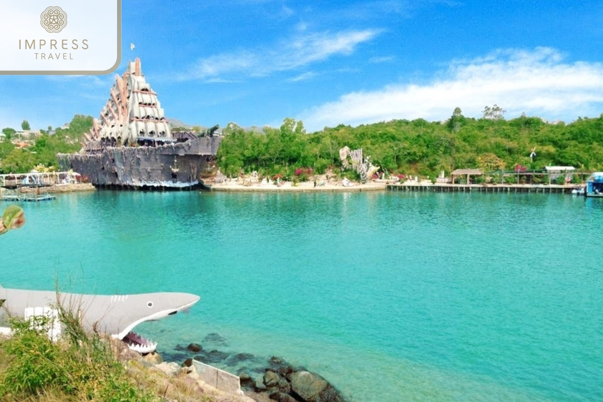 Coral Bay for Canoe Tours in Nha Trang