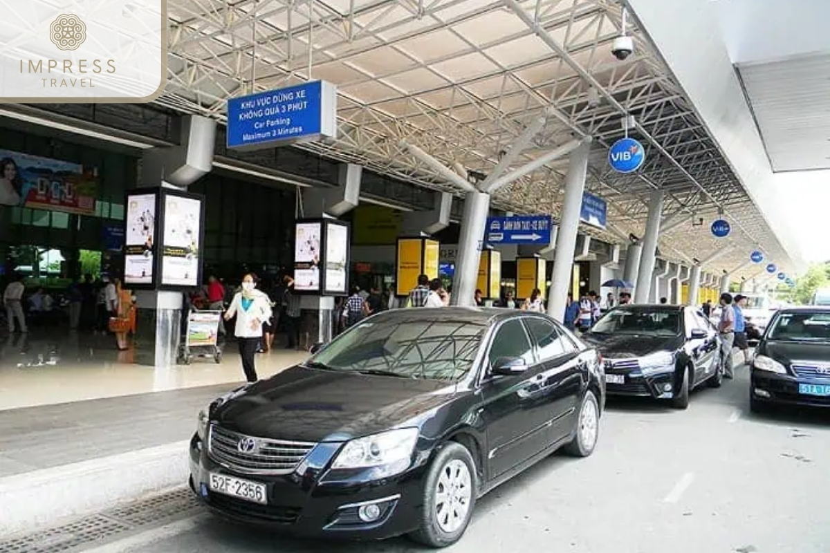 4-Seater Car Transfers the prices for airport transfers in Danang