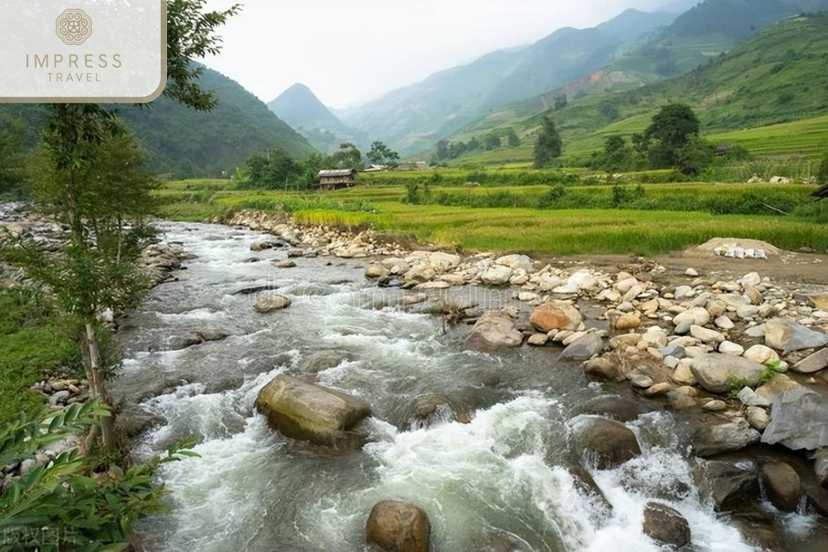 Suoi Giang in Mu Cang Chai with an Amazing Motorbike Tour