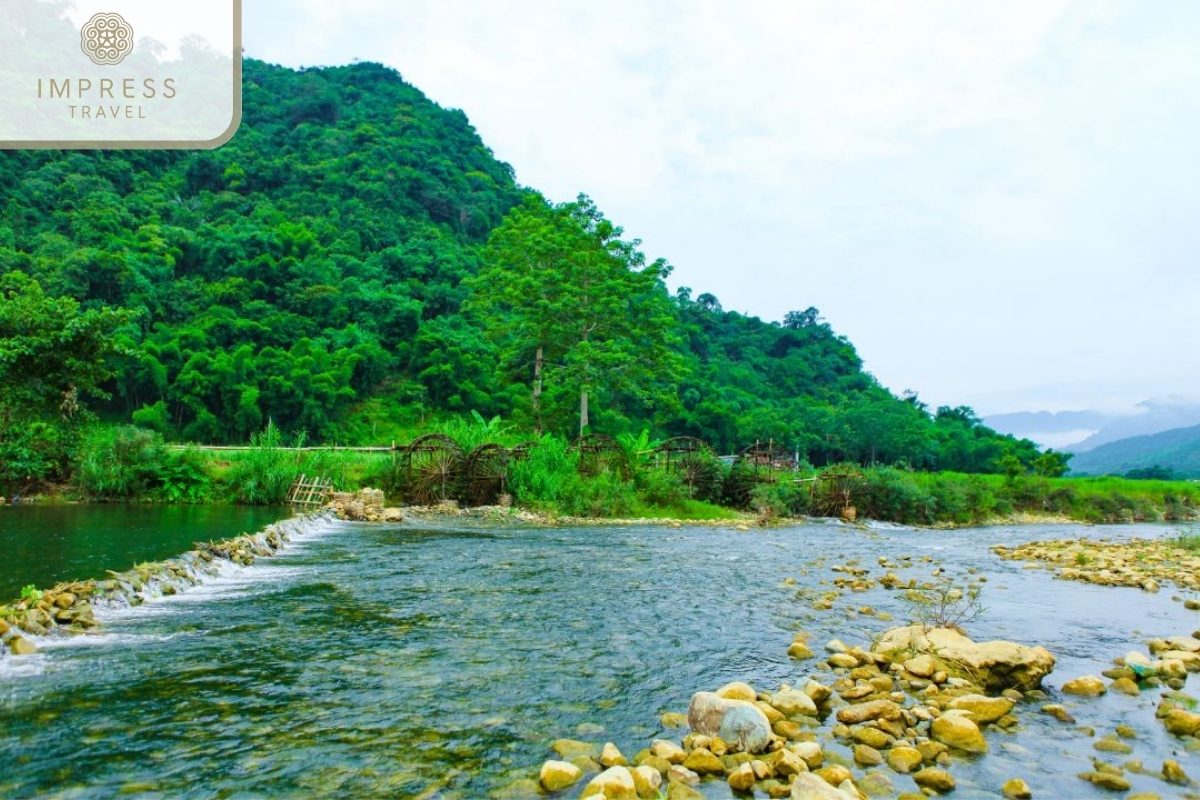 Cham Stream in Pho Doan Market Pu Luong Tour