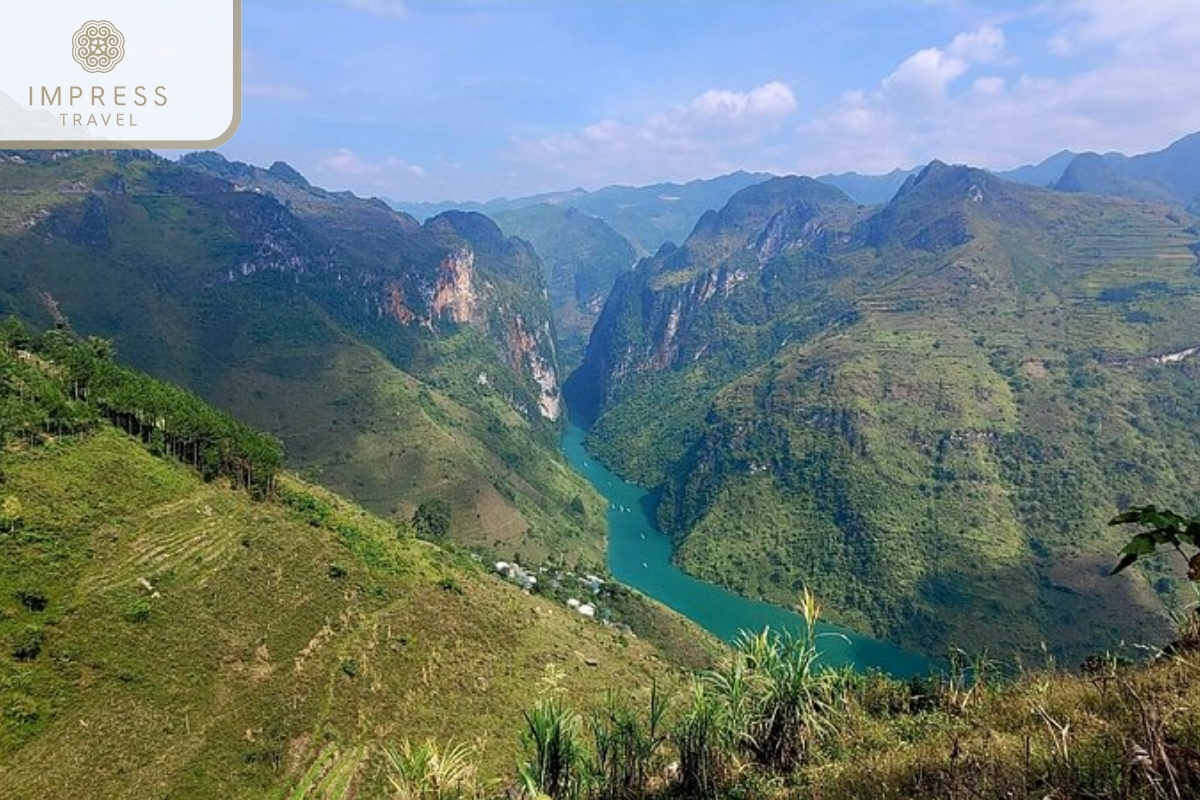 Ma Pi Leng Pass in Ma Pi Leng with a Ha Giang Tour 