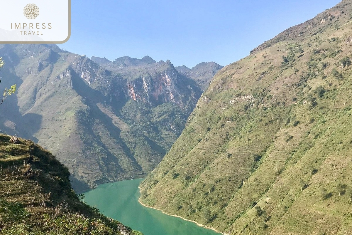 Nho Que River in Ma Pi Leng with a Ha Giang Tour 