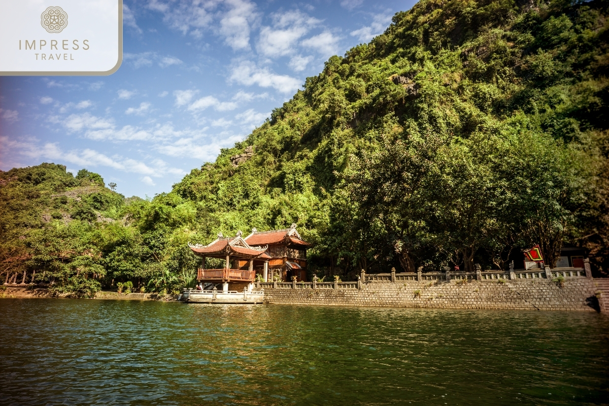 Peaceful nature in Ninh Binh with a Peaceful Sampan Trip