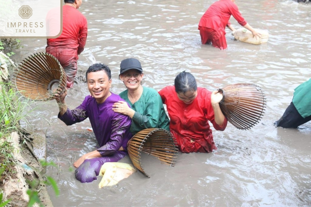 Slapping the Ditch to Catch Fish