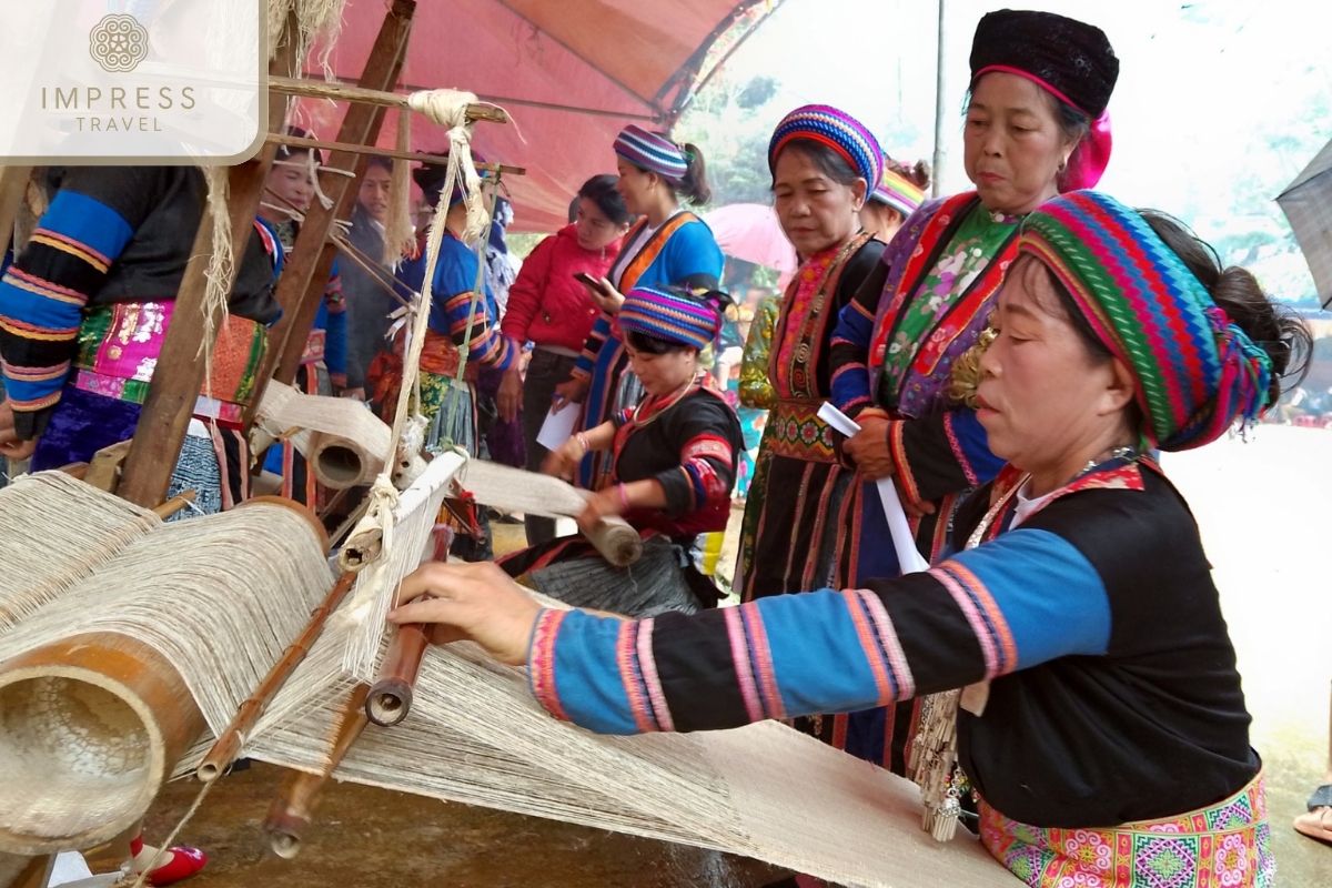 Linen Weaving in Ha Giang Trekking to Ethnic Minority Villages