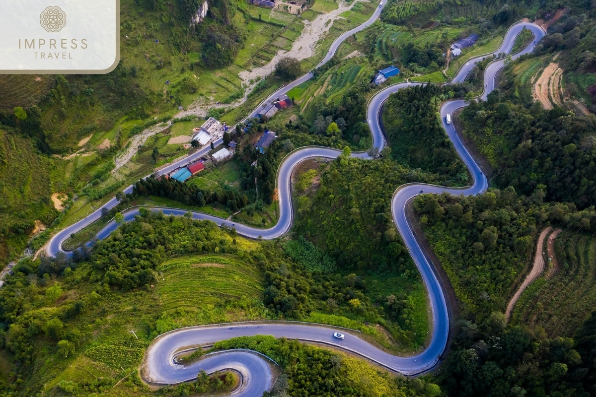 Ma Pi Leng Pass in a driving adventure to Lung Cu Flag Tower