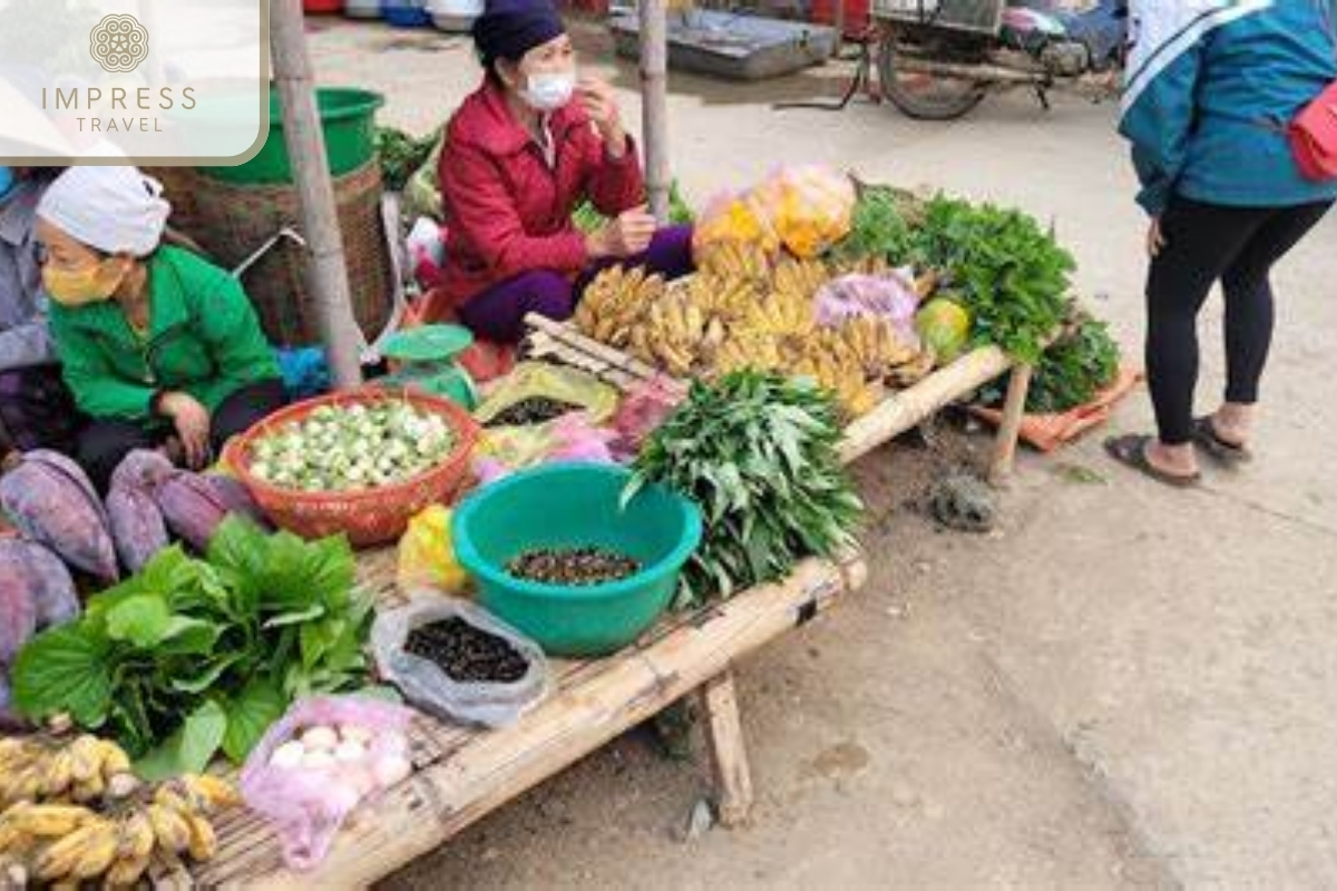 Pho Đoan Market in Easy Trekking Tour to Eo Ken Village