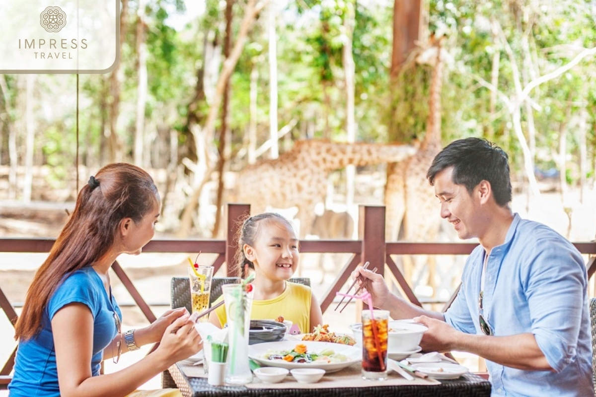 Lunch at safari