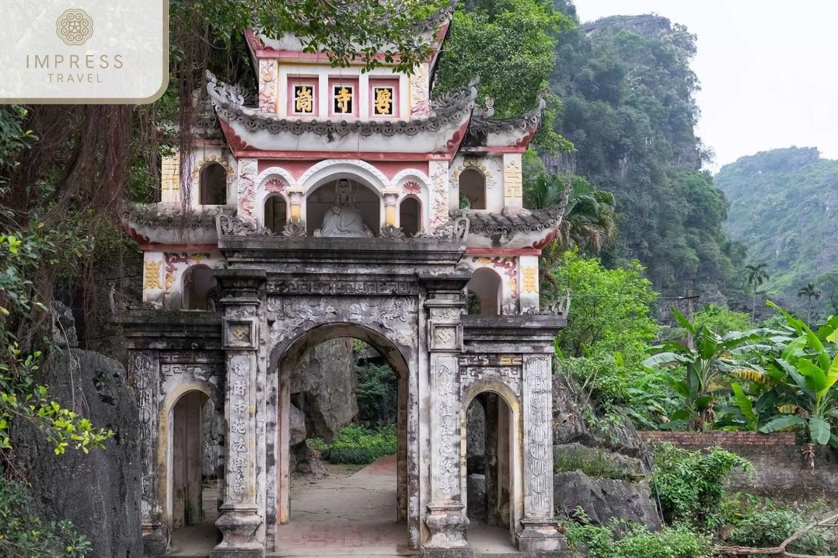 Bich Dong Pagoda in Hiking Hang Mua Cave