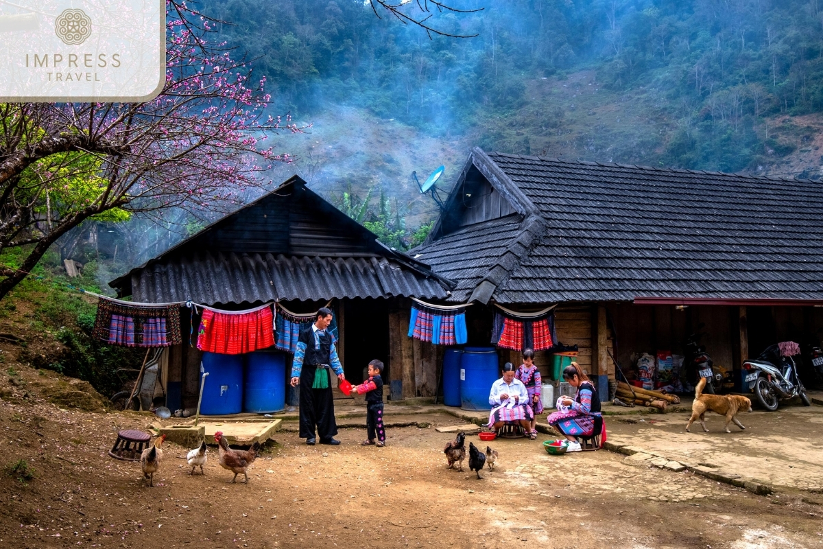 Visit local people's houses in Hmong people through a Mu Cang Chai Tour