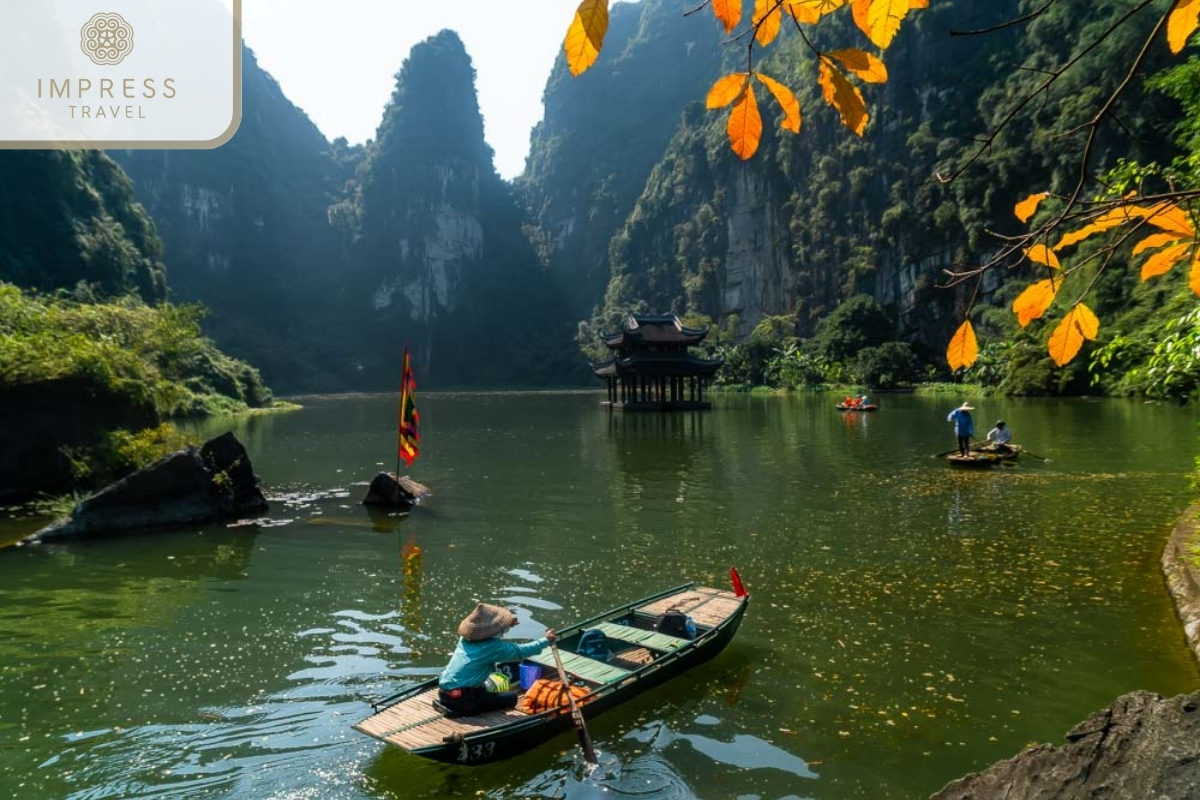 Trang An in Mua Cave Tour in Ninh Binh 