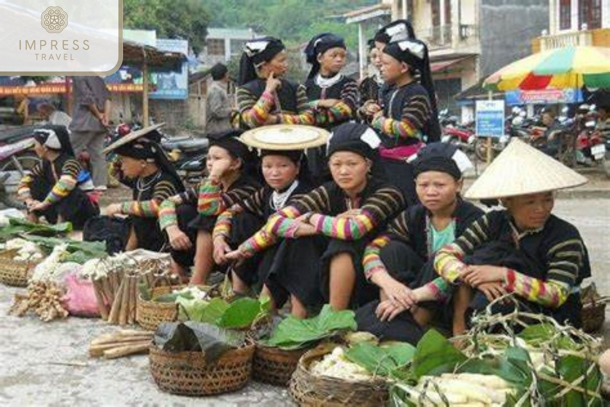 Pho Don Market in Pu Luong Adventure Tours