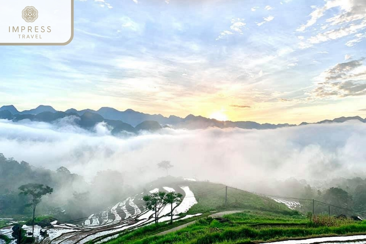 Hunting clouds in the early morning in Pu Luong tours for Nature Lovers