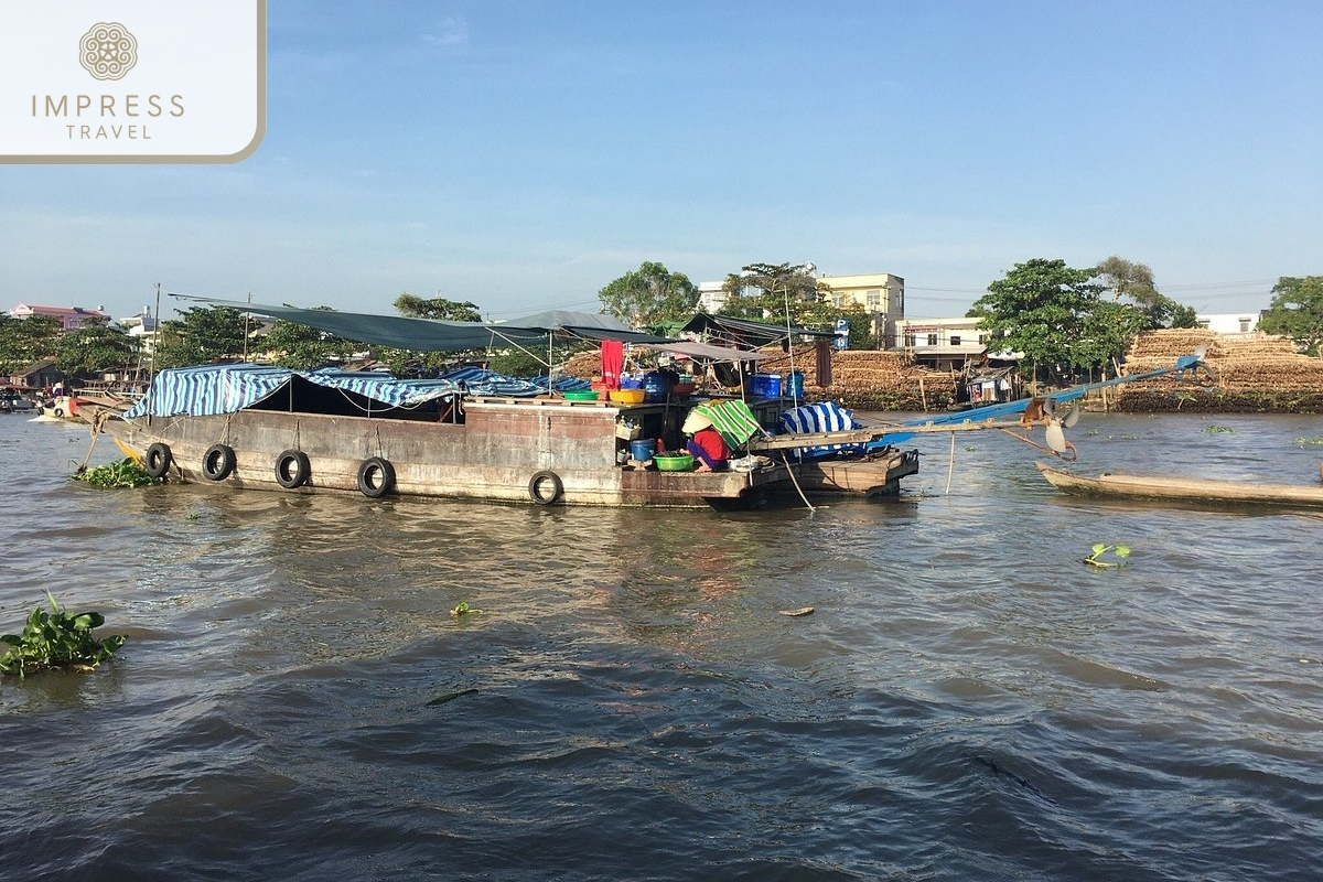 Cai Be Floating Market in Speed Boat the Mekong Delta to Phnom Penh 