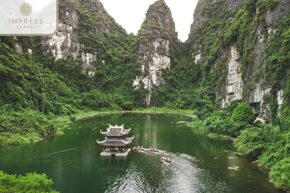 Tam Coc – Bich Dong in top things to try on a Ninh Binh tour