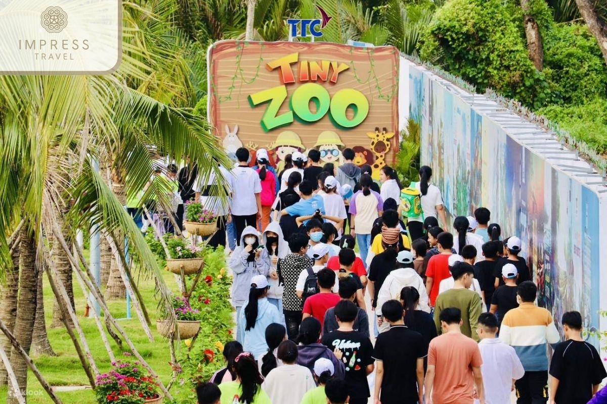 Tiny Zoo Experience in Family tour in Ben Tre with TTC Aqua Mekong Park