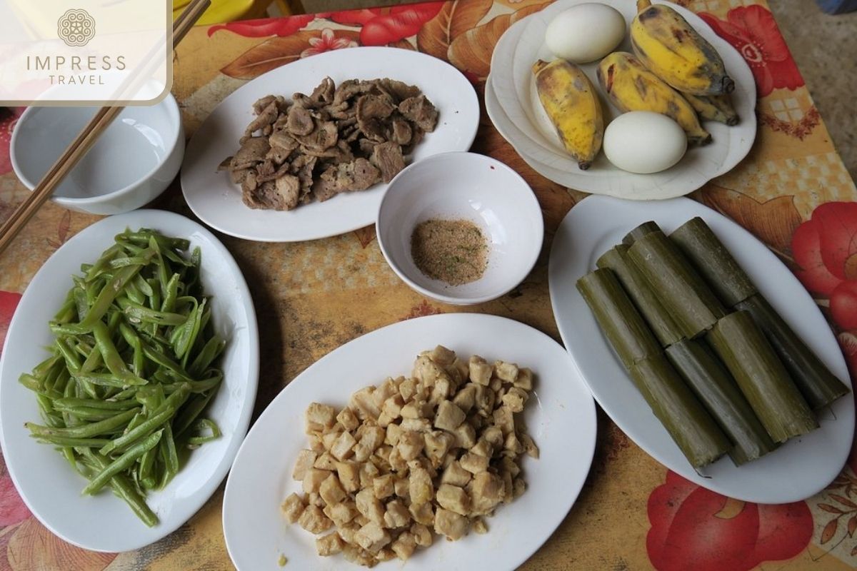 Lunch with Locals in Sat Village in Pu Luong Tours